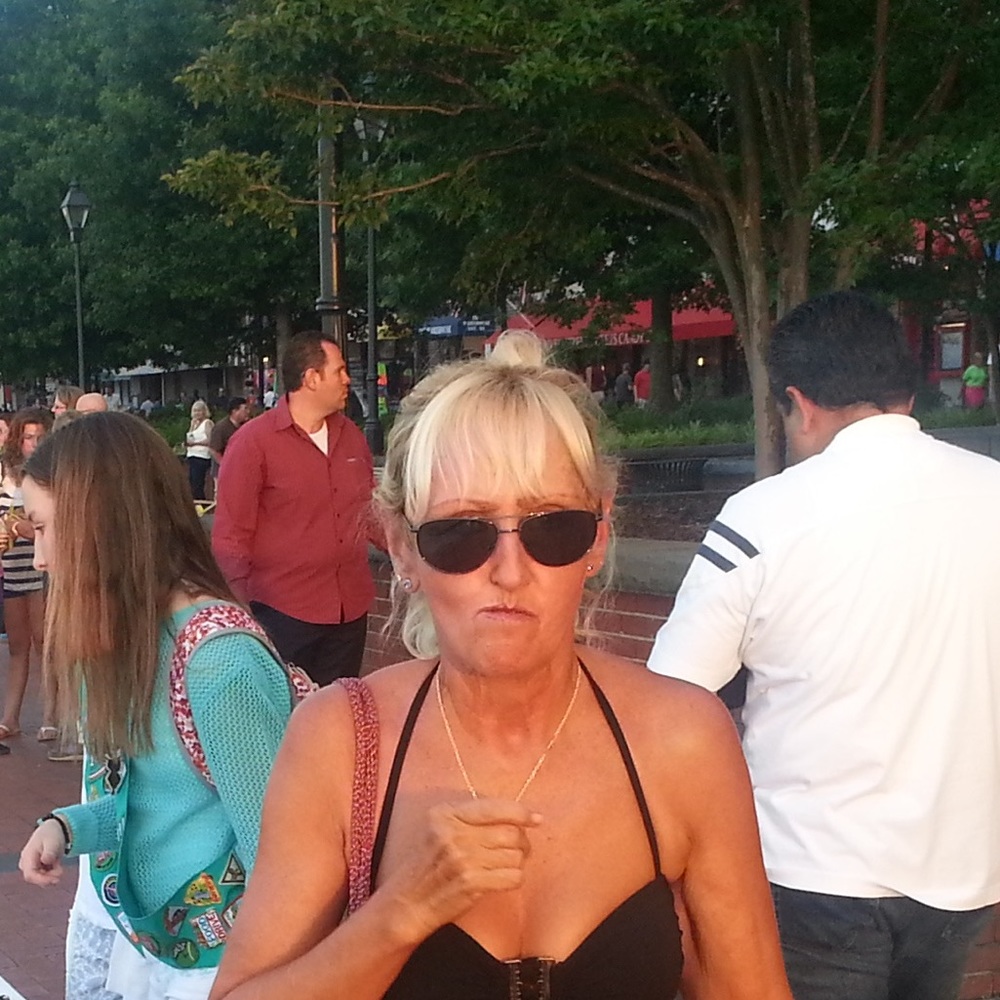 Meet your Posher, Sharon